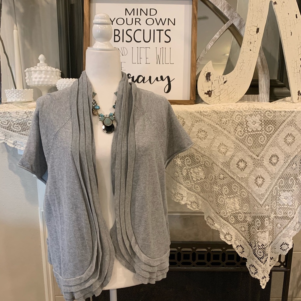 Gray shirt sleeve cardi with ruffle detail